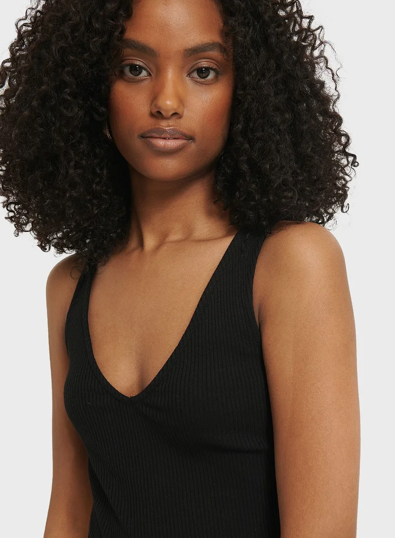 NA-KD V-Neck Ribbed Top