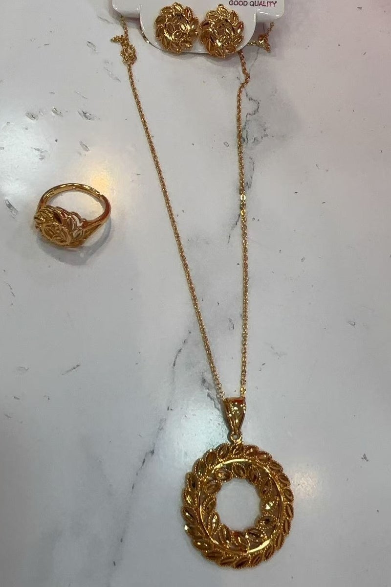 طقم من ثلاث قطع مطلية بالذهب عيار 22 قيراطًا، قلادة وأقراط وخاتم - هدية عيد ميلاد أنيقة وصديقة للبيئة للنساء | تخفيضات كبرى بمناسبة اليوم الوطني السعودي - Image 3