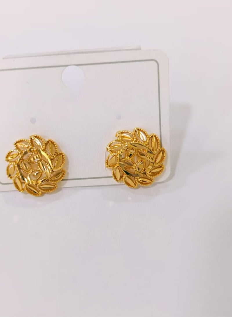 طقم من ثلاث قطع مطلية بالذهب عيار 22 قيراطًا، قلادة وأقراط وخاتم - هدية عيد ميلاد أنيقة وصديقة للبيئة للنساء | تخفيضات كبرى بمناسبة اليوم الوطني السعودي - Image 4