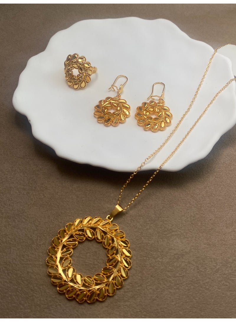 طقم من ثلاث قطع مطلية بالذهب عيار 22 قيراطًا، قلادة وأقراط وخاتم - هدية عيد ميلاد أنيقة وصديقة للبيئة للنساء | تخفيضات كبرى بمناسبة اليوم الوطني السعودي - Image 5