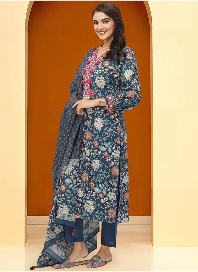 آي شين Mid Rise Women Navy Cotton Kurta Set with Embroidered pattern Tunic and Palazzo features a Round neckline and Three-Fourth Sleeve secured with Elastic closure and styled in Straight Fit ideal for Festive moments — a must-have for your statement wardrobe.
