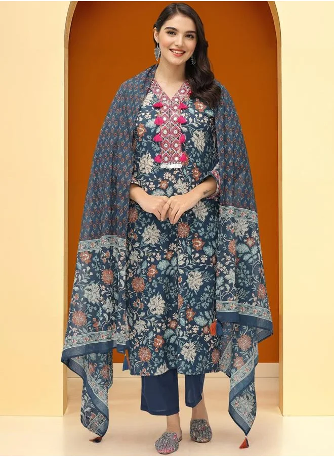 آي شين Mid Rise Women Navy Cotton Kurta Set with Embroidered pattern Tunic and Palazzo features a Round neckline and Three-Fourth Sleeve secured with Elastic closure and styled in Straight Fit ideal for Festive moments — a must-have for your statement wardrobe.