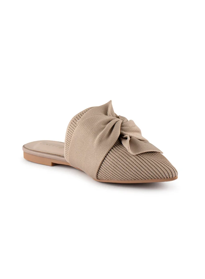 فينتشي صنادل نسائية مدببة إصبع القدم منخفض الكعب