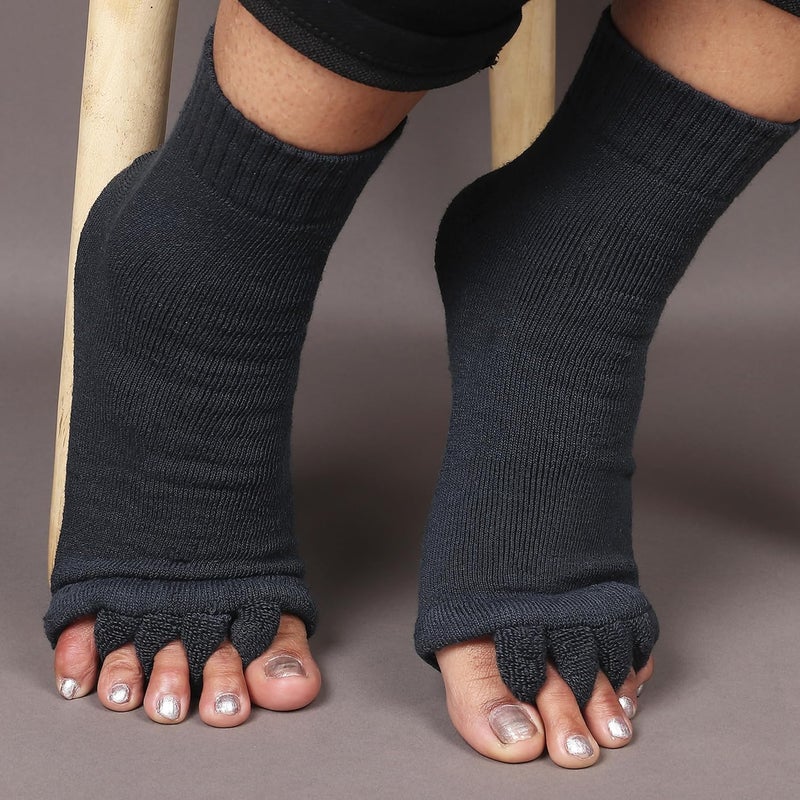 AEGON جوارب أيجون لتقويم القدمين قطن | فاصل أصابع 5 | لتخفيف آلام القدم | مصحح بونيون | هالوكس فالغوس | التهاب اللفافة الأخمصية | 1 زوج (رمادي) - Image 3