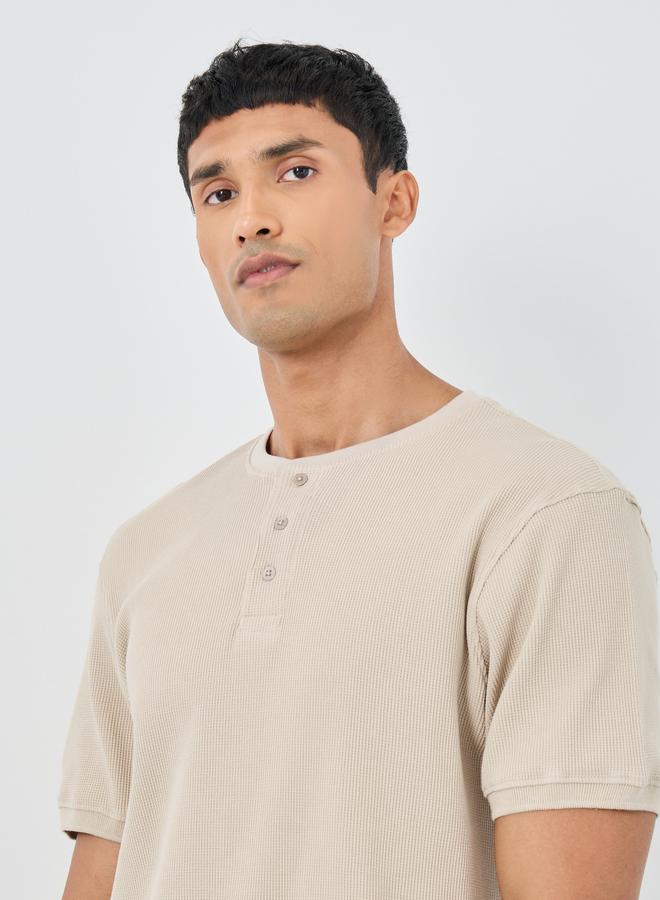 Styli Regular Fit Henley Neck Waffle Knit T-Shirt - Image 3