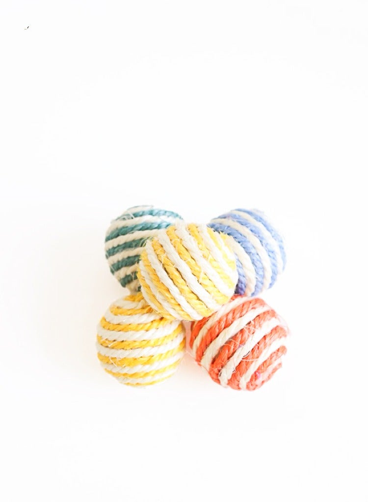 حزمة كرات سيزال للقطط مكونة من 5 كرات سيزال ملونة متنوعة للقطط للخدش أو الحيوانات الأليفة أو العض أو المطاردة، ألعاب تفاعلية للقطط للقطط الداخلية، كرة حبل تفاعلية قابلة للتدوير متينة للقطط الصغيرة - Image 2