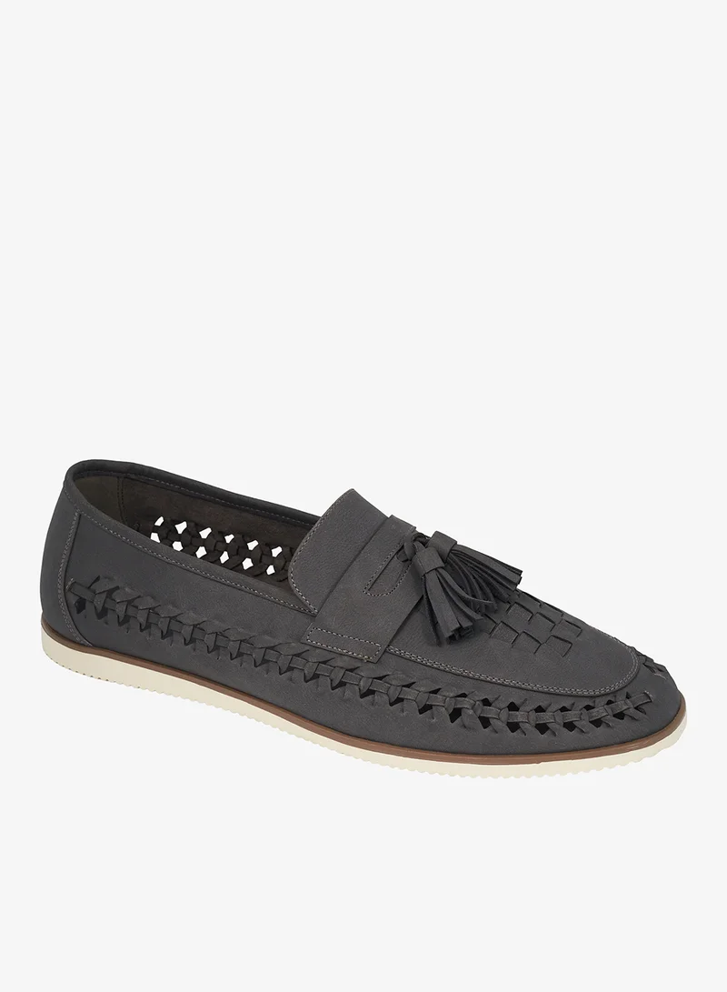 MENS PU LOAFER; CREAM SOLE DETAIL; TASSLE DETAILING