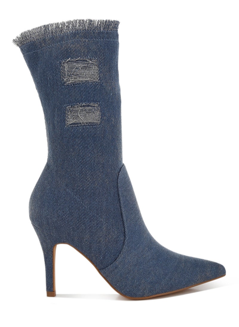 لندن راج بوت نسائي من لندن راغ، مصنوع من قماش الدنيم الممزق، يصل إلى منتصف الساق. - Image 1