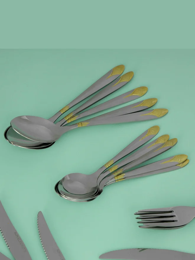 رويال فورد طقم أدوات مائدة من الفولاذ المقاوم للصدأ مكون من  قطعة