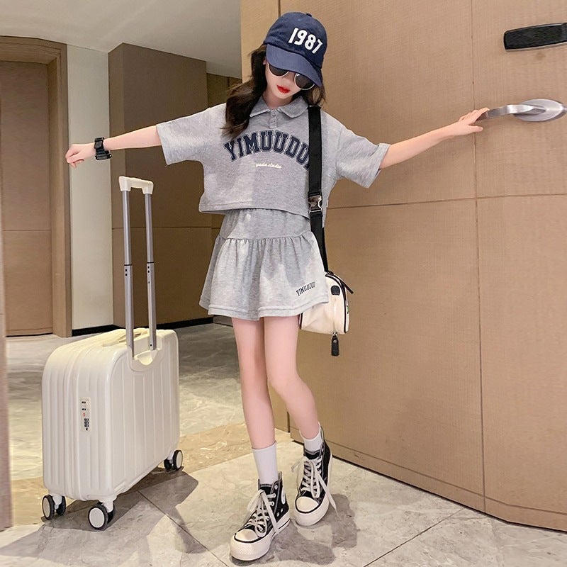 Girls short skirt suit 2024 Summer new medium and large childrens fashionable letter lapel polo shirt pettiskirt two-piece set Gray