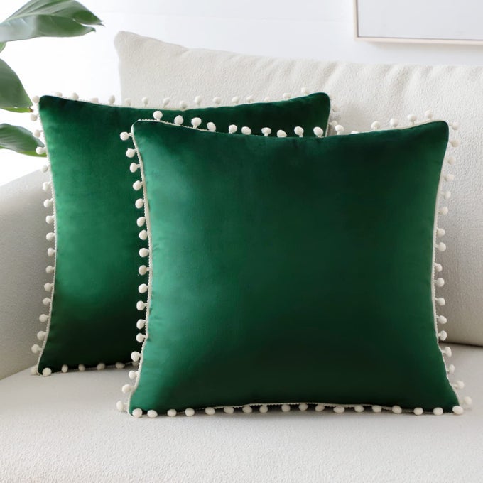 PACK OF 2 DECORATIVE CUSHION COVERS SOFT VELVET POMPOMS PILLOW COVERS WITH INVISIBLE ZIPPER SQUARE HOME DECOR THROW PILLOW CASES FOR SOFA BEDROOM LIVING ROOM 40X40CM DARK GREEN