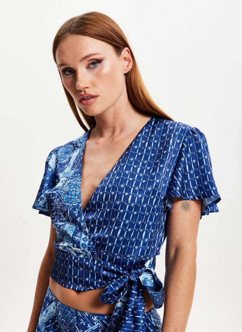 ليكوريش بلوزة بأكمام ملاك وطبعة وشاح