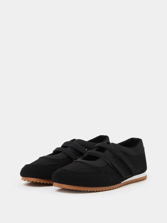 Styli Styli Black Sporty Sneakerina