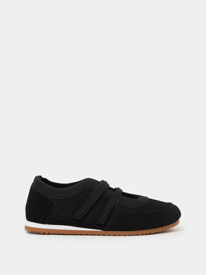Styli Styli Black Sporty Sneakerina