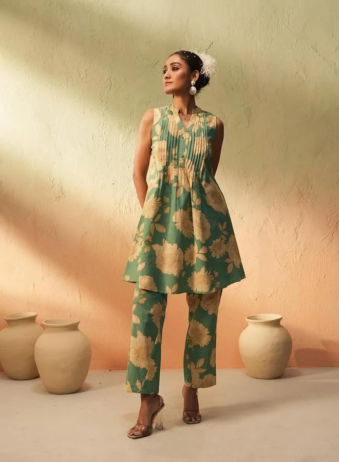 ISHIN Women's Green Cotton Printed Tunic Upper Knee Length Pleat Front Bottom Regular Fit 2 Peice Kurta Set