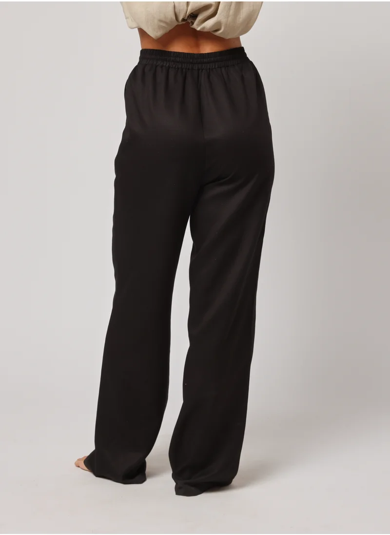 Ashita Fernandes Ashita Fernandes SAANJ Trouser – The Art of Effortless Sophistication