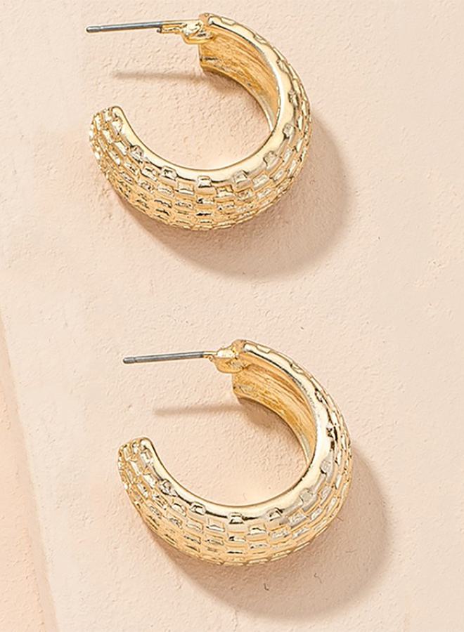 Styli Textured Hoop Earrings  - Image 4