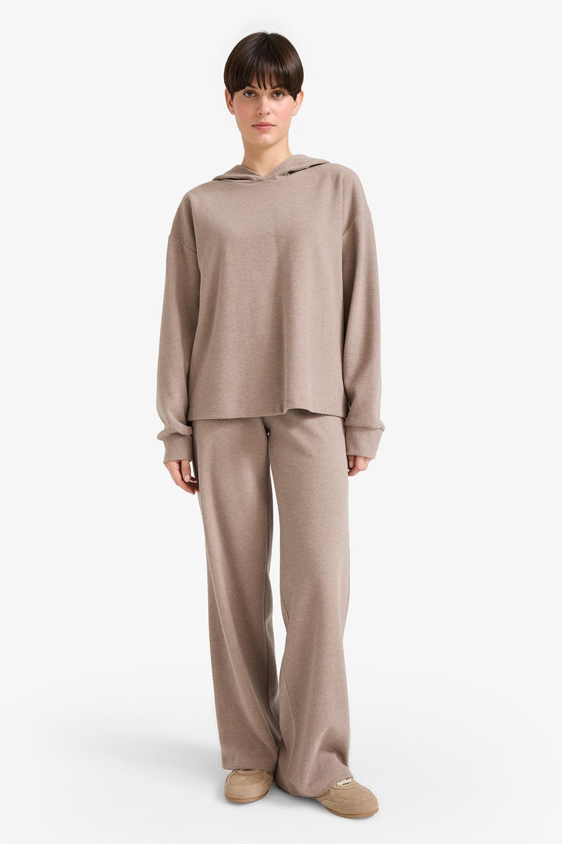 ديفاكتو قميص رياضي نسائي مريح بأكمام طويلة وغطاء للرأس - Image 2