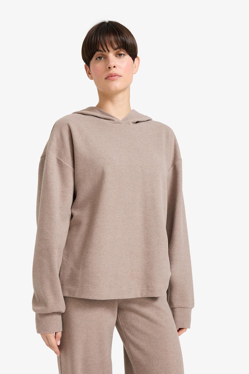 ديفاكتو قميص رياضي نسائي مريح بأكمام طويلة وغطاء للرأس - Image 5