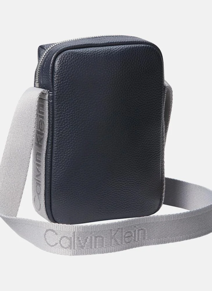 Calvin Klein Jeans Logo Cargo Reporter Bag