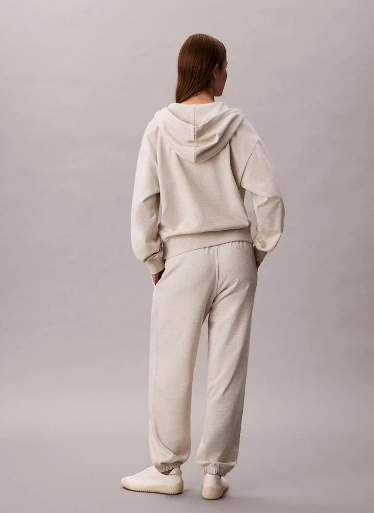 كالفن كلاين جينز بنطال رياضي مزين بشعار العلامة التجارية