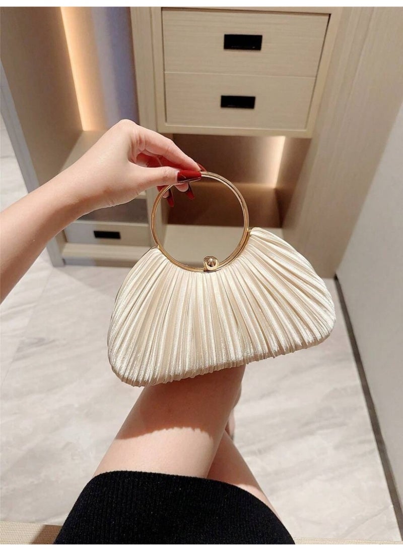 شنطة سهرة نسائية كلتش بلون كريمي بتصميم صدفي مع مقبض دائري معدني مناسبة للحفلات والمناسبات - Image 3