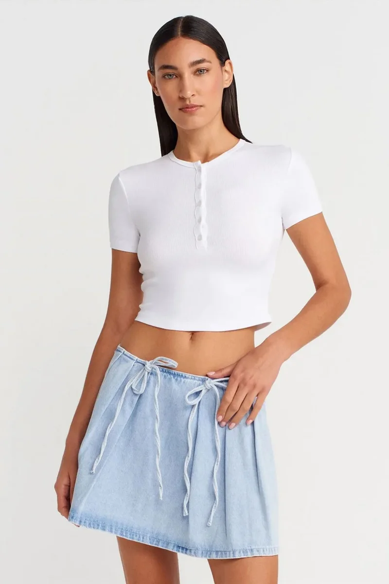 ديلفين DILVIN Slim Fit Crop Blouse With Buttons
