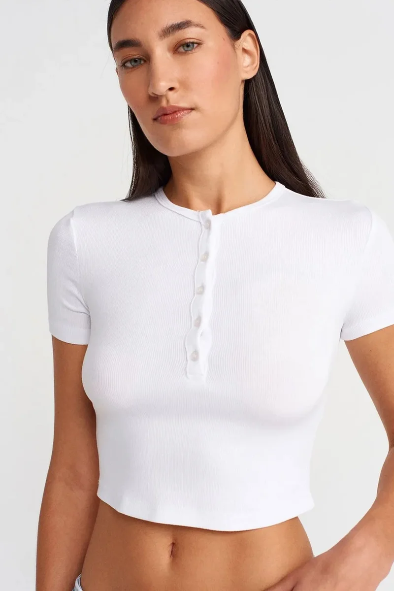 ديلفين DILVIN Slim Fit Crop Blouse With Buttons