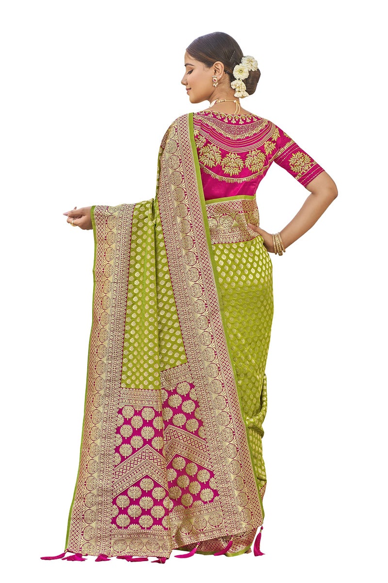 MANOHARI Adorable Woven Pattern Banarasi Silk Green Saree for Women with Blouse Piece - Image 4