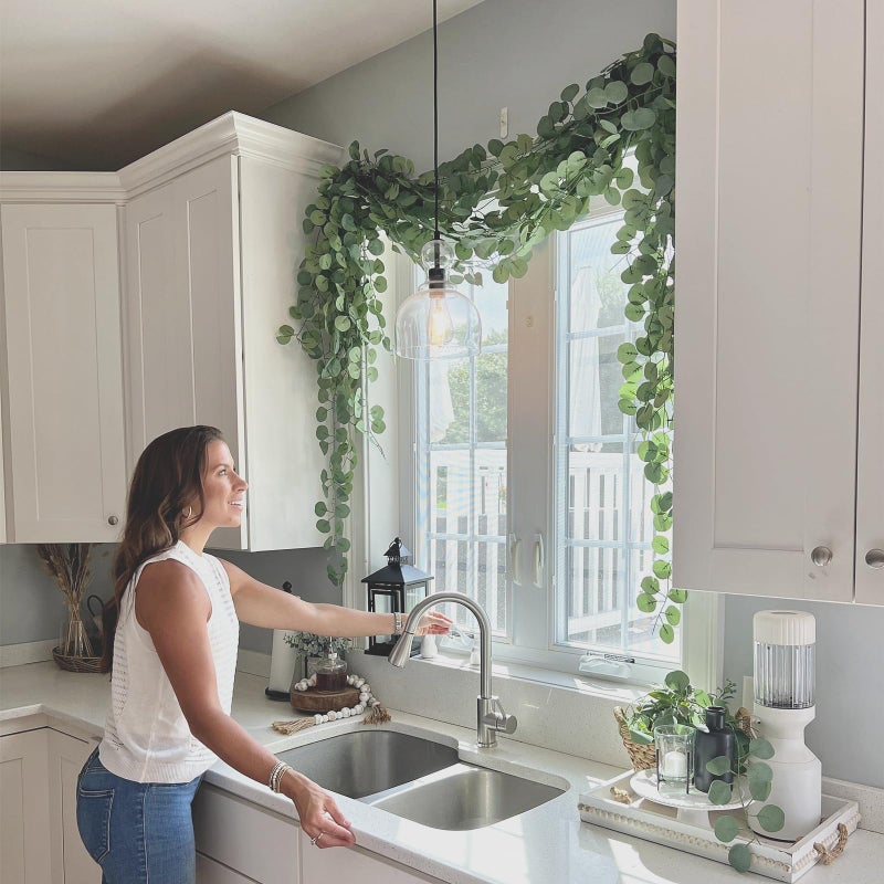 CQURE تاج إكليل الأوكالبتوس الاصطناعي 32 قطعة من CQURE، أوراق إكليل الأوكالبتوس، إكليل أخضر للطاولة، إكليل زفاف، كروم لتزيين غرفة النوم والجدران. - Image 4
