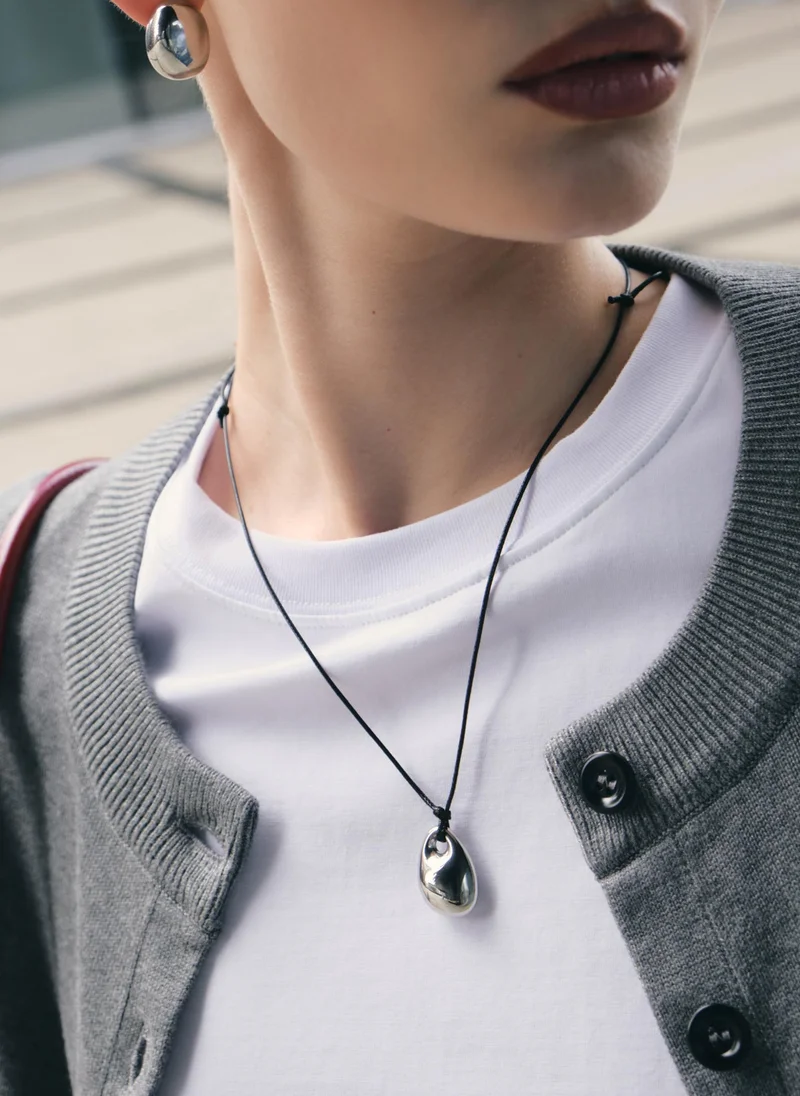 Lace necklace with drop pendant