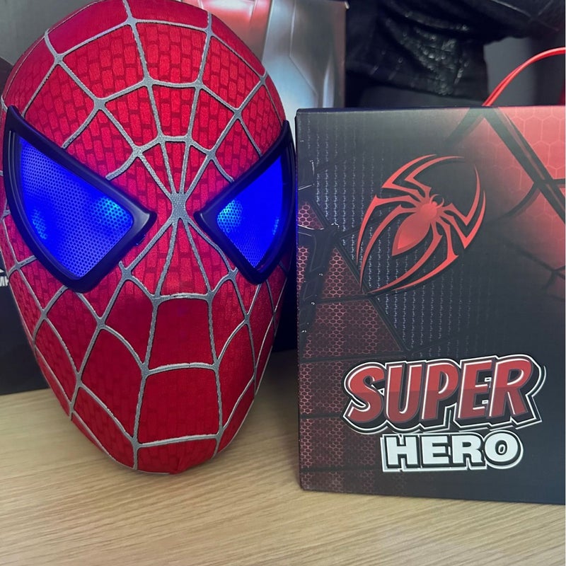 Tobey Maguire Spider-Man Mask with Light-Up Eyes - Image 3