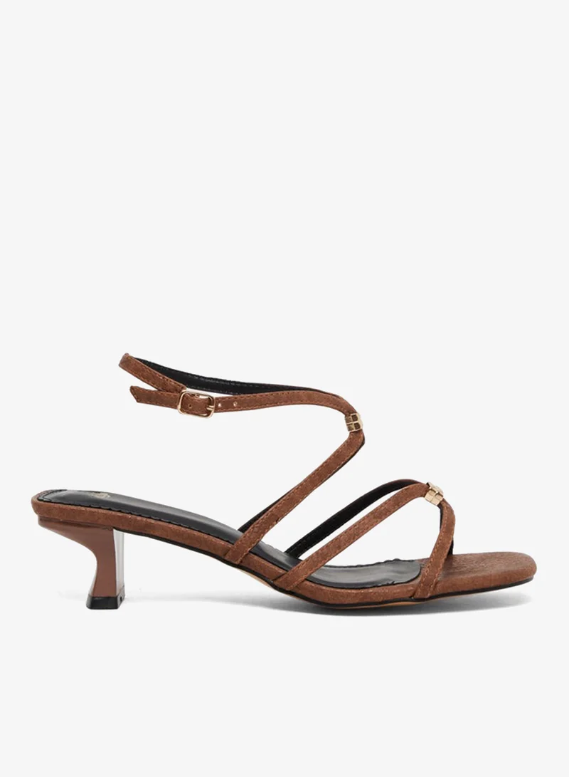 ستايلي صندل بشرائط وتفصيلة معدنية