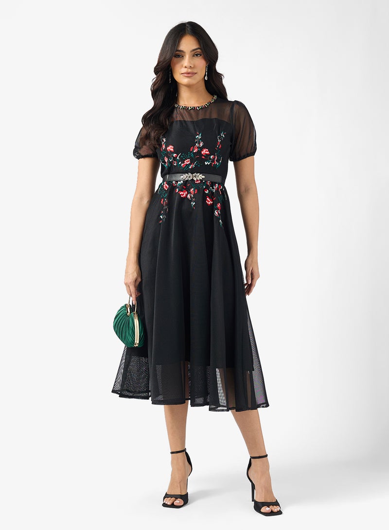 ايلا ليمتد اديشن فستان مطرز - Image 1