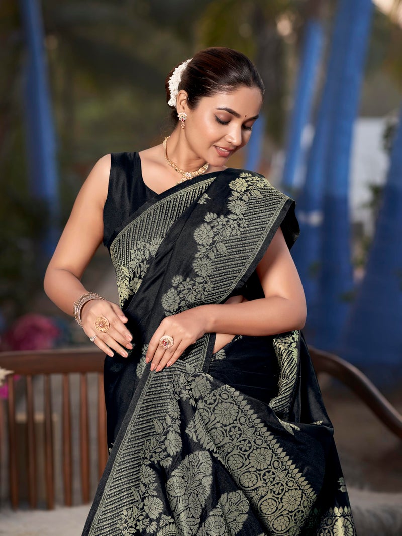 MANOHARI Women's Most Trendy Banarasi Woven Black Saree With Heavy Jacquard Work Saree With Blouse Piece - Image 5