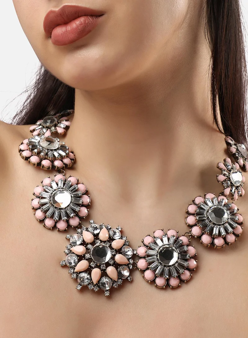 سوهي قلادة مصممة بأحجار متعددة الألوان