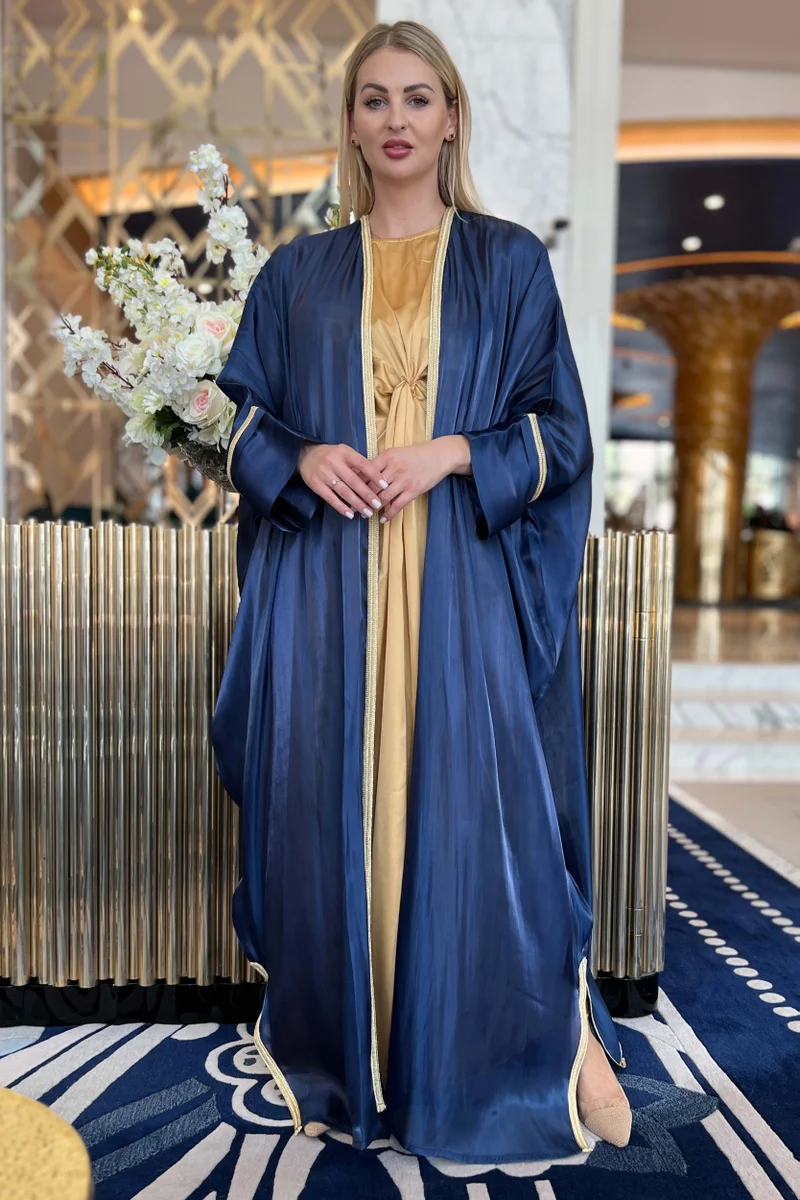 Moistreet Cape Sleeve Shimmer Bisht Abaya Set