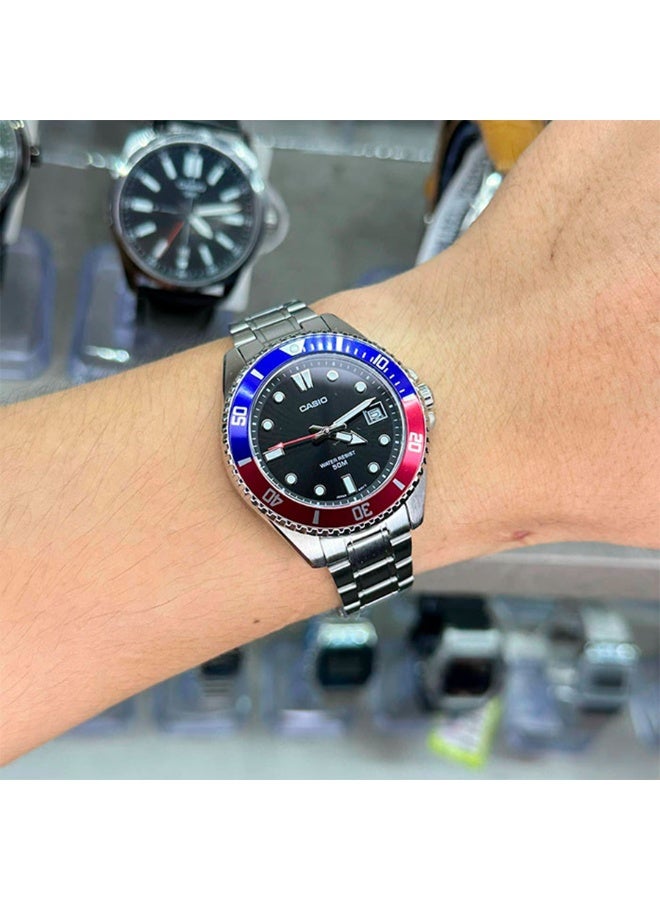 كاسيو ساعة كاسيو MDV-10D-1A3VDF رجالية ستانلس ستيل – قرص أسود، حافة بألوان الأحمر والأزرق، مقاومة للماء 100 متر - Image 5