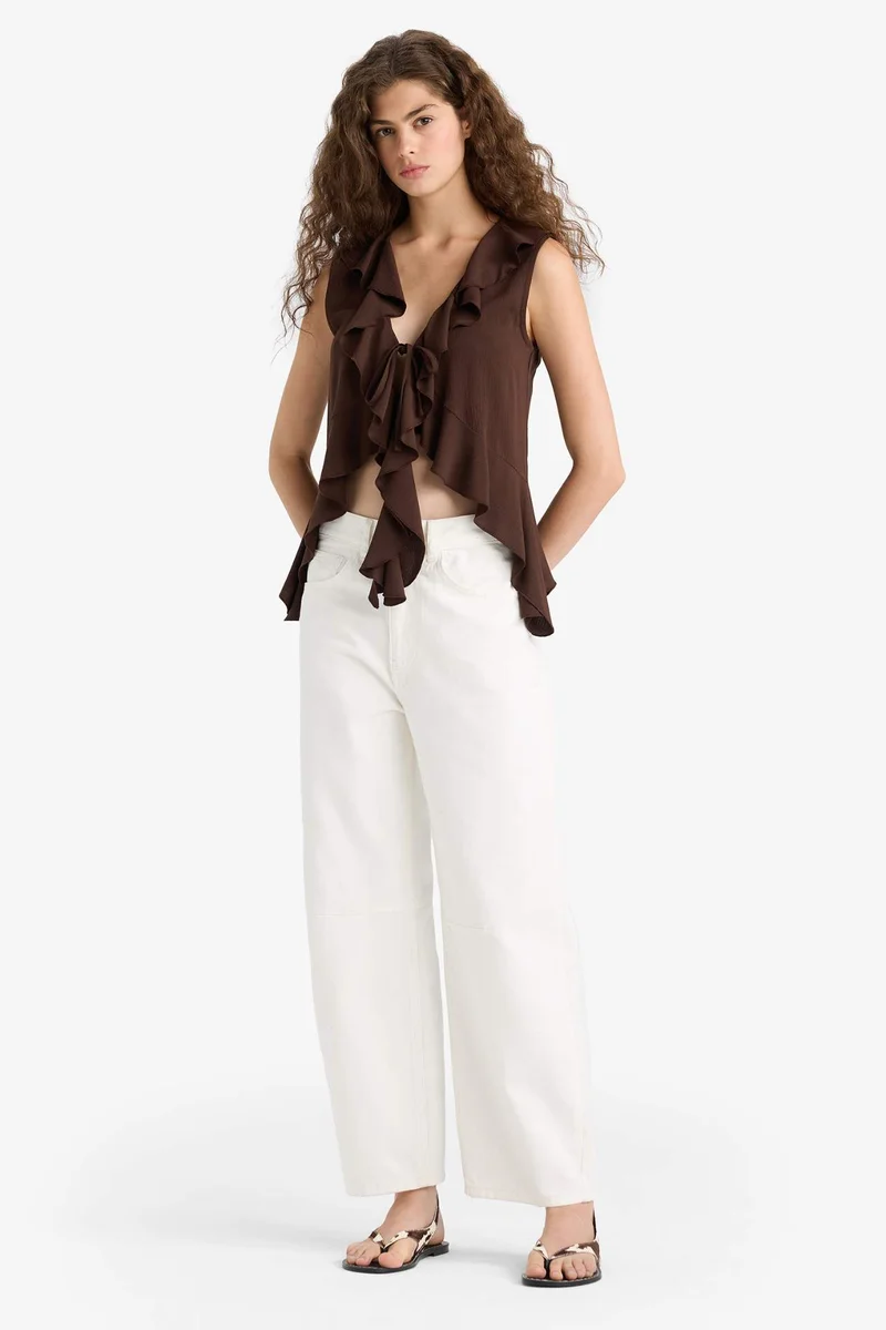 ديفاكتو Regular Fit Sleeveless Blouse
