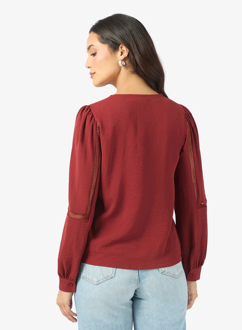 فيرو مودا بلوزة بأكمام طويلة وياقة على شكل حرف