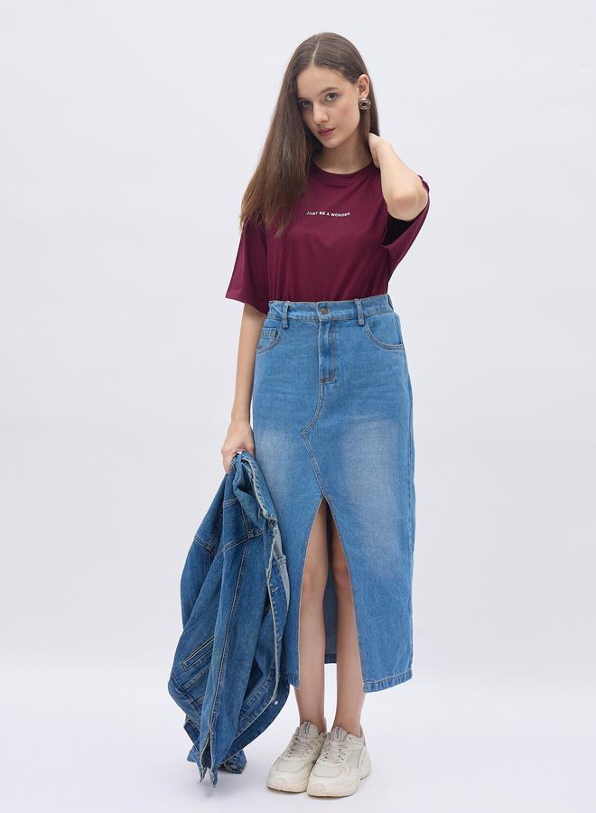 Styli Women Burgundy Slogan Print Oversized T-Shirt - Image 3