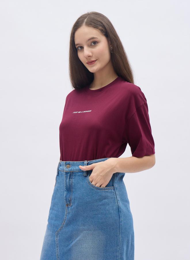Styli Women Burgundy Slogan Print Oversized T-Shirt - Image 4