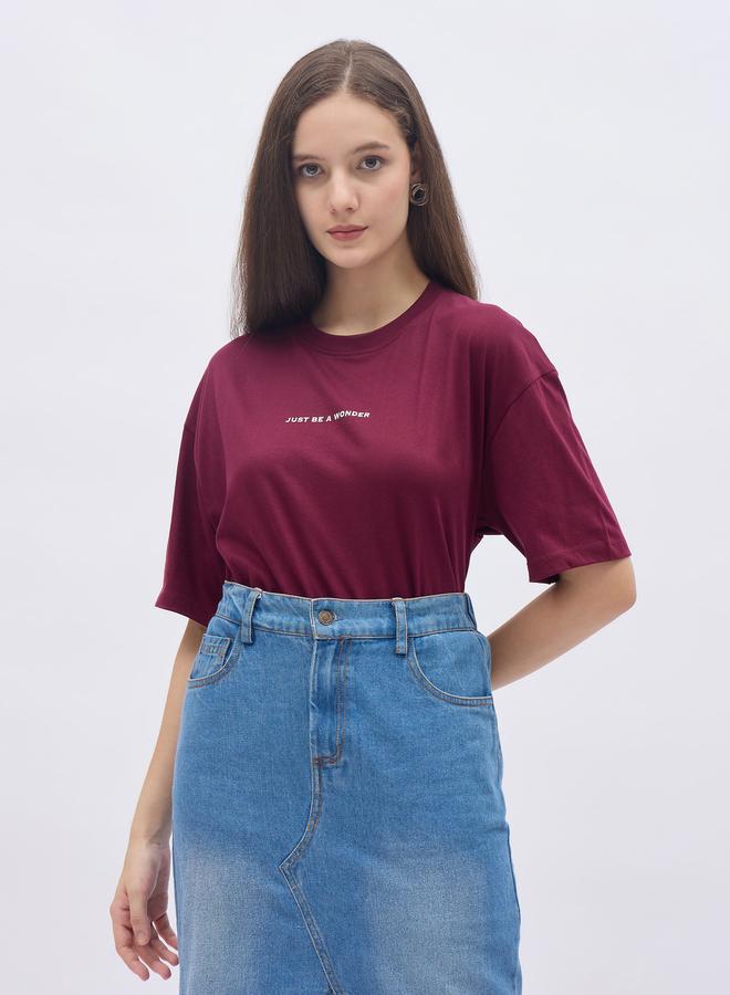 Styli Women Burgundy Slogan Print Oversized T-Shirt - Image 1