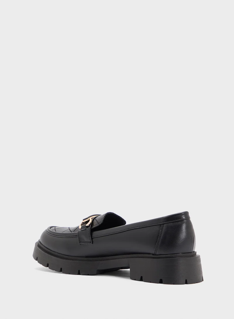 جينجر Chunky Metal Trim Detail Moccasin