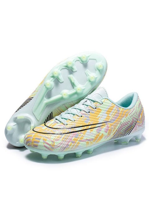New sports football shoes