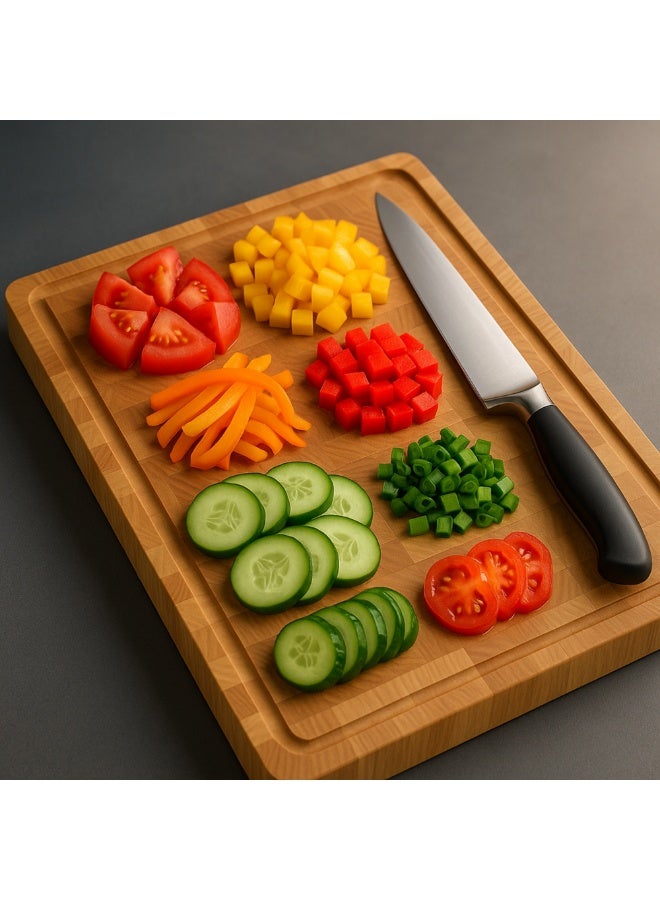 لوح تقطيع خشبي بحبيبات نهائية، مزود بمقبض مزدوج الجوانب، وقاعدة مضادة للانزلاق، ومزود بأخدود عصير، ومتين للاستخدام في المطبخ واللحوم والفواكه والخبز. المقاس (40 × 30 × 3.8 سم)