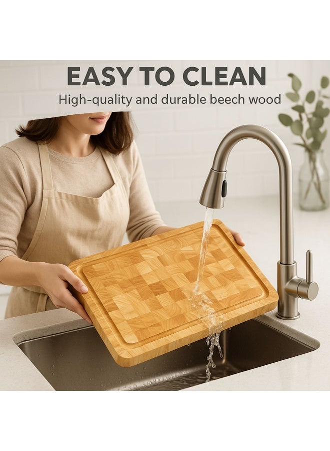 لوح تقطيع خشبي بحبيبات نهائية، مزود بمقبض مزدوج الجوانب، وقاعدة مضادة للانزلاق، ومزود بأخدود عصير، ومتين للاستخدام في المطبخ واللحوم والفواكه والخبز. المقاس (40 × 30 × 3.8 سم)