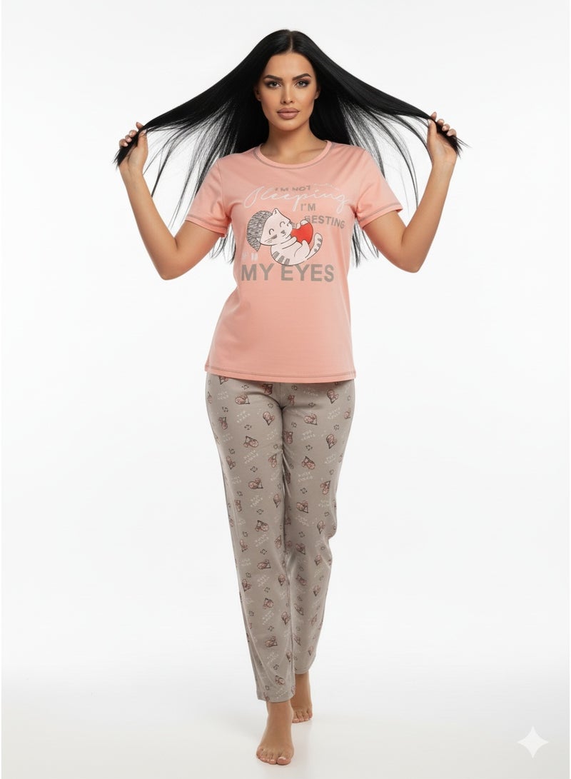 جوانا طقم بيجاما نسائي بأكمام قصيرة وبنطال طويل مطبوع بعبارة "لست نائمة، أنا أريح عينيّ"، زهري فاتح، XL - Image 3