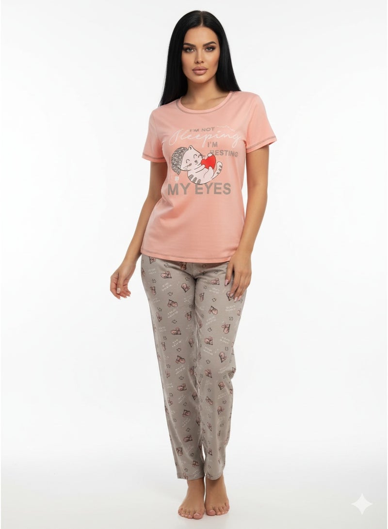 جوانا طقم بيجاما نسائي بأكمام قصيرة وبنطال طويل مطبوع بعبارة "لست نائمة، أنا أريح عينيّ"، زهري فاتح، XL - Image 1