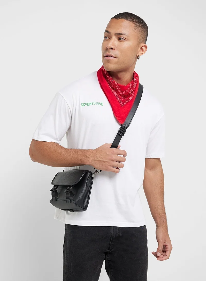 سفنتي فايف تيشيرت بطباعة جرافيك واسع